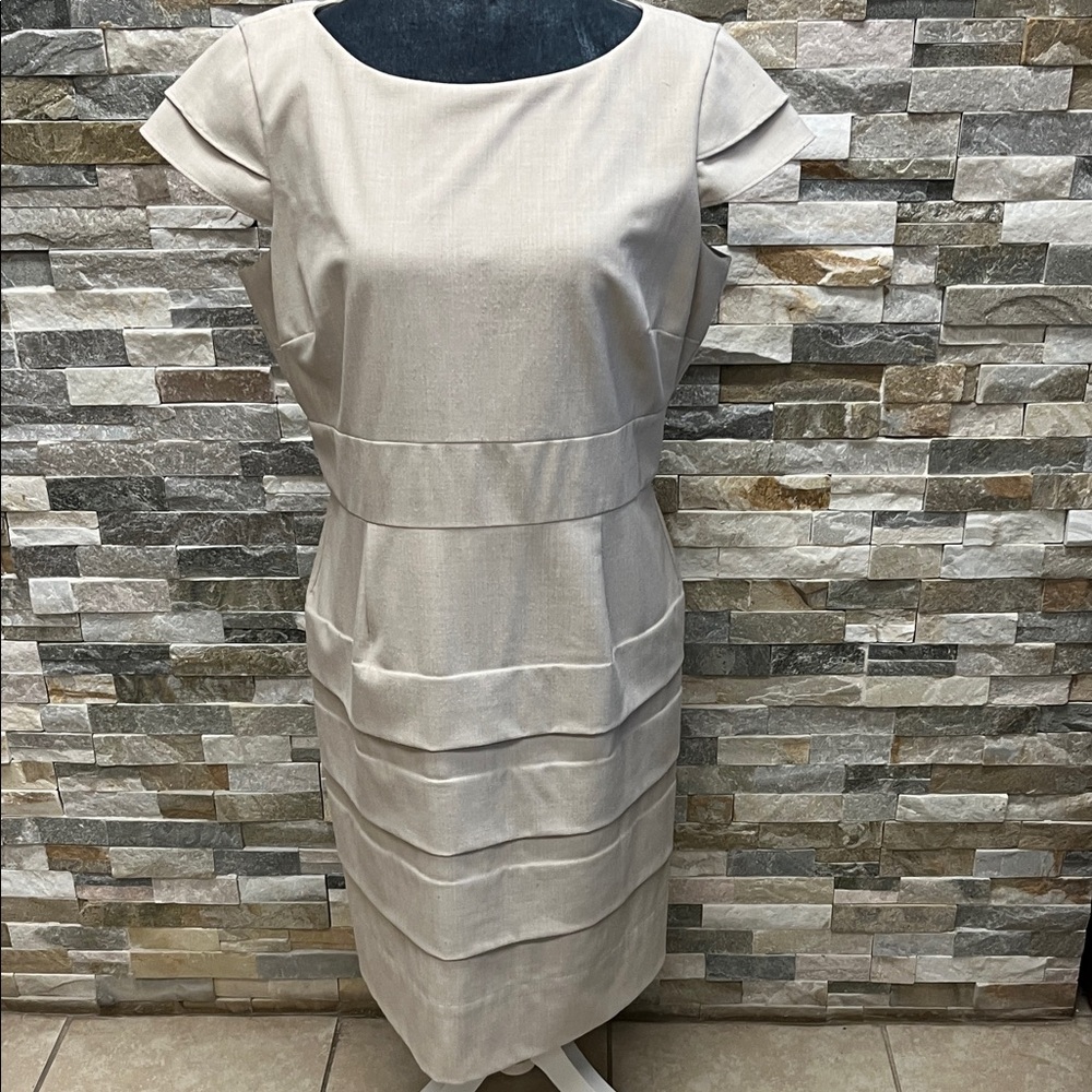 Tahari Beige Cap Sleeve Midi Dress
P T P 21